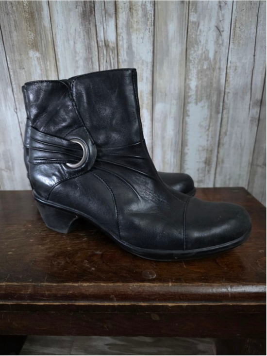 Clarks Shoes - Women's Clarks Black Leather Ankle Boots & Booties Size 7.5